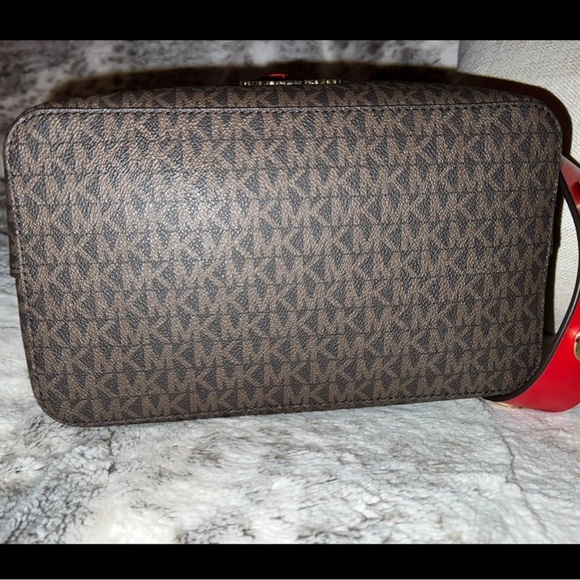 Michael Kors Signature Suri Large Bucket Bag in Flame W/ MK  Grommet Strap - Picture 5 of 10